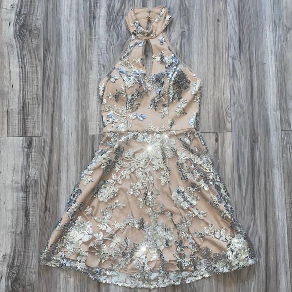 Halter Top Silver Sequin Flower Dress w/ Bra Pads. Size 5. GB